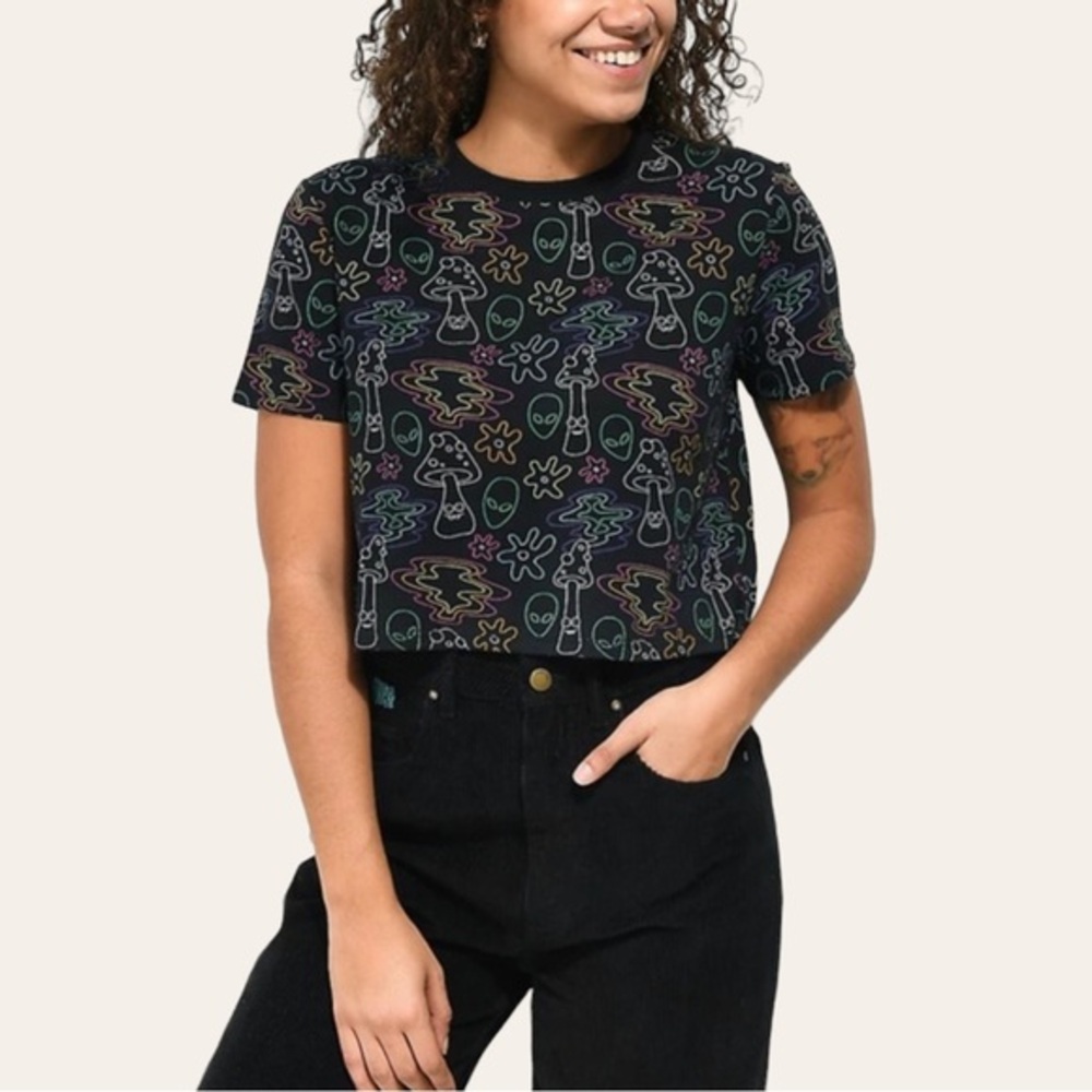 A-Lab Quinnie Mushroom All Over Print Black Crop T-Shirt 💕